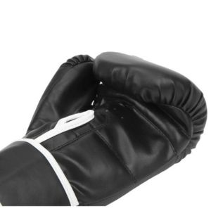 Boxing Glove facing up of the everlast core training gloves